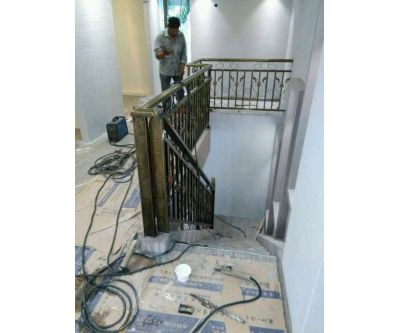 铁艺楼梯施工中